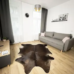  Apartment Wohlfühl-oase Mitten In Der Stadt - Garten, Grill, Netflix Und Drucker
